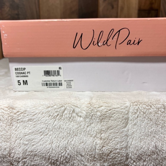 Wild Pair  Womens Becci Cognac Patent Zipper Booties Shoes 5M - Picture 5 of 6